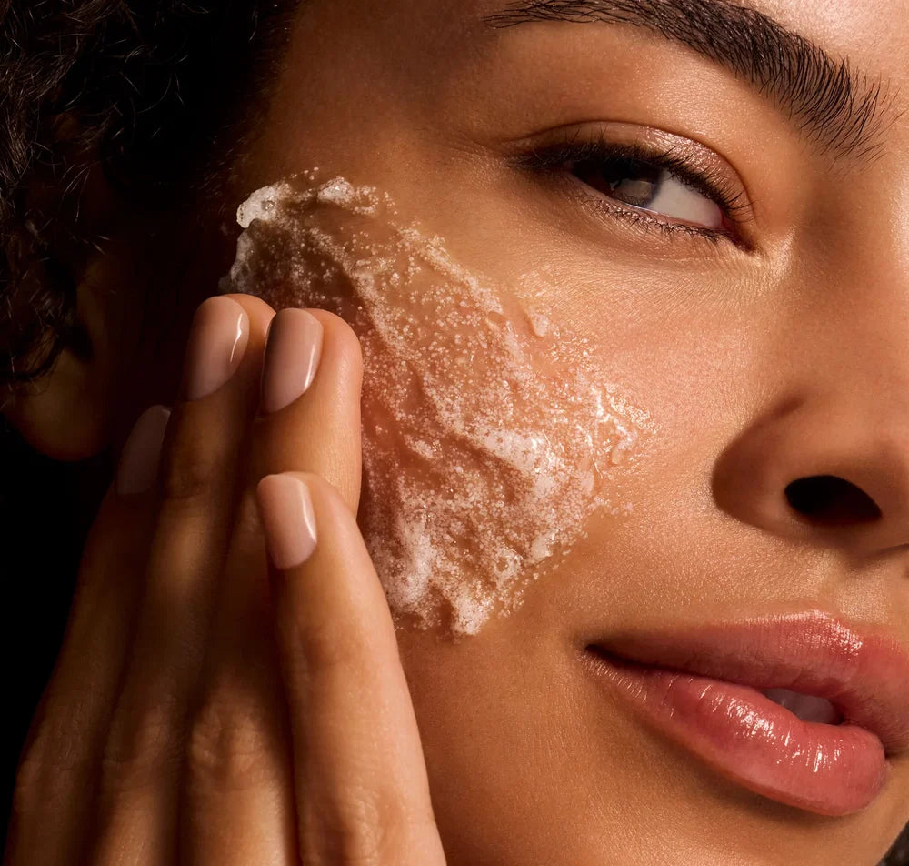 iS CLINICAL CLEANSING COMPLEX POLISH